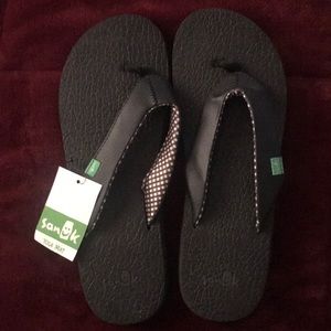 Sanok flip flops